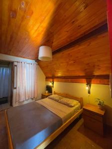 Кровать или кровати в номере Bungalow Hostel Iguazú