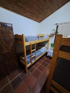 Двуетажно легло или двуетажни легла в стая в Bungalow Hostel Iguazú
