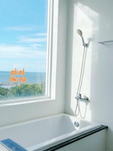 Koupelna v ubytování Chang HomeStay Phan Thiết Villa SeaLink&Ocean Vista------------------------------------------------------Căn Hộ Sát Biển-------------Long-Term Rental----------Monthly Rental-------------------------------------------------------GGle CHANG HOMESTAY Mui Ne