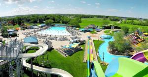 Bazén v ubytování Staybridge Suites Rockford by IHG nebo v jeho okolí