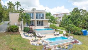 Bazén v ubytování Rincon View Suites nebo v jeho okolí
