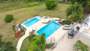 Bazén v ubytování Rincon View Suites nebo v jeho okolí