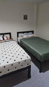 เตียงในห้องที่ นอน นี่ นะ โฮสเทล Noen nee Na Hostel