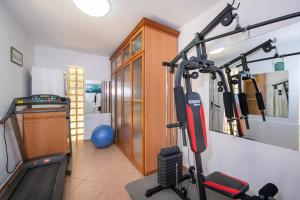 The fitness centre and/or fitness facilities at Villa Plumeria Flower