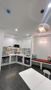 Kuchyň nebo kuchyňský kout v ubytování Homestay BỒ CÔNG ANH