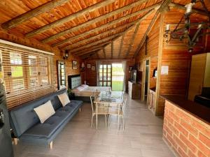 a living room with a couch and a table at Lodge Cabaña Guatape-Peñol in El Peñol