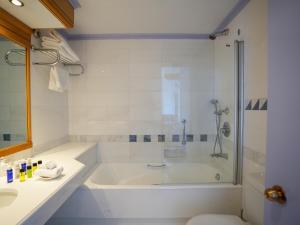 Ванная комната в Thalassa Boutique Hotel & Spa