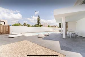 Μπαλκόνι ή βεράντα στο Leonida's Room pool and Jacuzzi