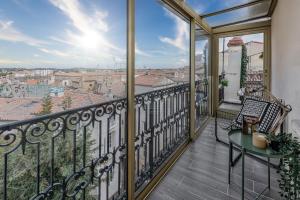 Svalir eða verönd á La terrasse, vue sur les toits de Montpellier