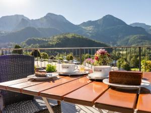 Ein allgemeiner Bergblick oder ein Berglick von des Hotels aus