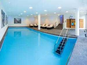 Der Swimmingpool an oder in der Nähe von Hotel Hanauerlehen - ruhige & zentrale Top-Lage - mit Schwimmbad, Sauna, Parkplätze & Café - bayerischer Familienbetrieb