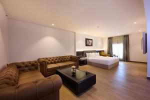 Postel nebo postele na pokoji v ubytování Delite Sarovar Portico Faridabad