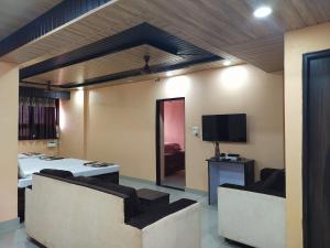 Μια τηλεόραση ή/και κέντρο ψυχαγωγίας στο Sunny's Homestay, Goa