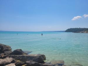 Billede fra billedgalleriet på Sea Front Loft by GOLDENLAND i Kallithea Halkidikis