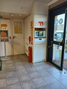Fotografie z fotogalerie ubytování Unisotel Valenciennes EX-hôtel F1 v destinaci Haulchin
