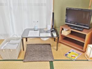 TV a/nebo společenská místnost v ubytování ゲストハウス 畔（hotori）