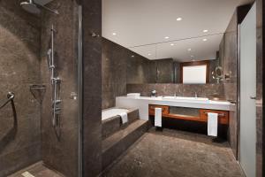 A bathroom at Sheraton Istanbul Atakoy Hotel