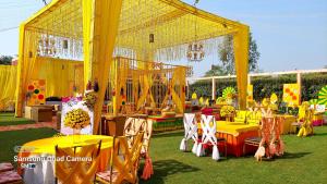 En have udenfor The Fresco Resort - Haridwar, Uttarakhand.