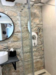 Ένα μπάνιο στο Steinhaus mit Garten in der Altstadt +18 φωτογραφίες