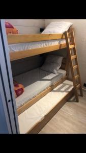 a couple of bunk beds in a room at Les Cimes du Corbier - Proche des stations de ski in Villarembert