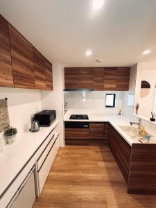 Una cocina o cocineta en スカイツリーまで徒步約10分、清潔、快適、便利、静か、設備完備！