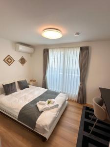 Una cama o camas en una habitación de スカイツリーまで徒步約10分、清潔、快適、便利、静か、設備完備！
