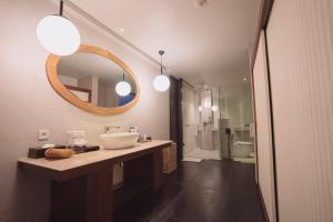 Ein Badezimmer in der Unterkunft Javana Royal Villas