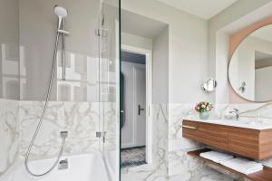 Un baño de Hotel Angleterre
