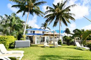 Dārzs pie naktsmītnes Villa Maya oceanfront with pool, jaccuzzi, wifi, jets in bathroom