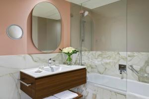 Un baño de Hotel Angleterre