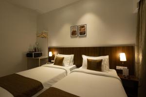 Ein Bett oder Betten in einem Zimmer der Unterkunft Freesia Residency By Express Inn - Navi Mumbai
