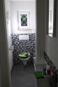 a small bathroom with a toilet and a window at Ferienhaus Auszeit vom Alltag in Kirchenkirnberg