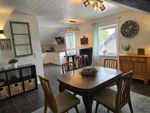 a kitchen and dining room with a table and chairs at Großzügige Ferienwohnung in Weilburg