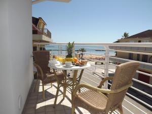 a table and chairs on a balcony with a view of the beach at RESIDENCE TWIGHA in Martinsicuro