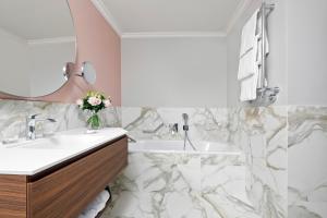 Un baño de Hotel Angleterre