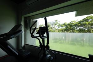 Das Fitnesscenter und/oder die Fitnesseinrichtungen in der Unterkunft Freesia Residency By Express Inn - Navi Mumbai