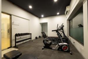 Das Fitnesscenter und/oder die Fitnesseinrichtungen in der Unterkunft Freesia Residency By Express Inn - Navi Mumbai