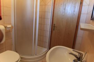 Kúpeľňa v ubytovaní Apartments Daidzic by El-Pi Tours