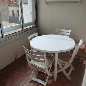 Gallery image of Studio cabine dans résidence avec piscine in Valras-Plage