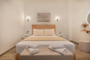 En eller flere senge i et værelse på Evdokia Luxurious Living