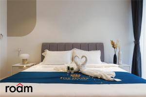 Postel nebo postele na pokoji v ubytování Quill Residences KLCC, Five Senses