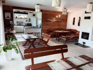a kitchen and living room with a table and chairs at Pod Wielką Zalesioną Górą in Wetlina