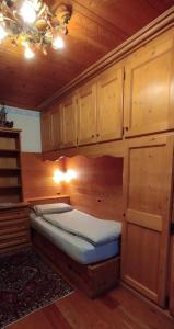 Ένα ή περισσότερα κρεβάτια σε δωμάτιο στο casa Osta