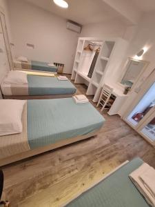 A bed or beds in a room at Alexandra Mykonos Port