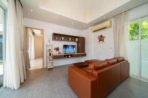 Μια τηλεόραση ή/και κέντρο ψυχαγωγίας στο Bangtao villa 3 bedroom