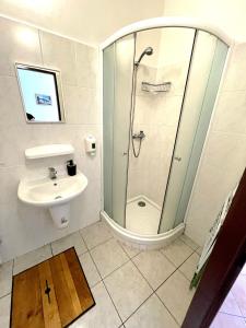 Kúpeľňa v ubytovaní Úzkokolejky - apartmány Kunžak - Lomy