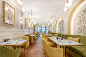 Posezení v ubytování Hotel Claridge Paris