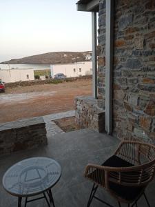a table and two chairs on a patio with a view at Ραχάτι in Áyios Stéfanos