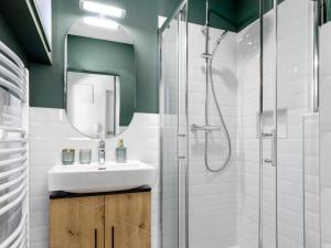 a bathroom with a sink and a shower at Design-Apartment in Linz mit Netflix & Balkon in Linz +4 photos
