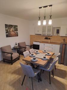 Kuchyň nebo kuchyňský kout v ubytování Village House DIMS